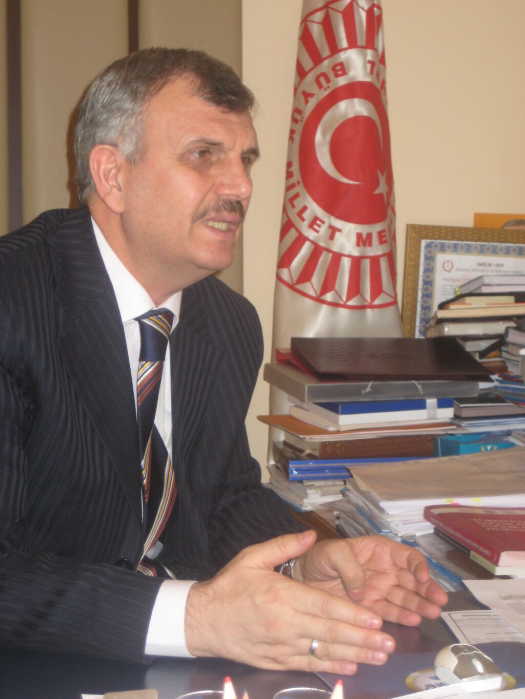 Prof. Dr. Cevdet Erdöl: Uyuşturucuyla Mücadele İçin Sigara Bataklığı Kurutulmalı 6 C1 8